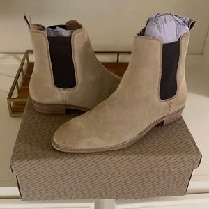 Urban Outfitter Chelsea Boots